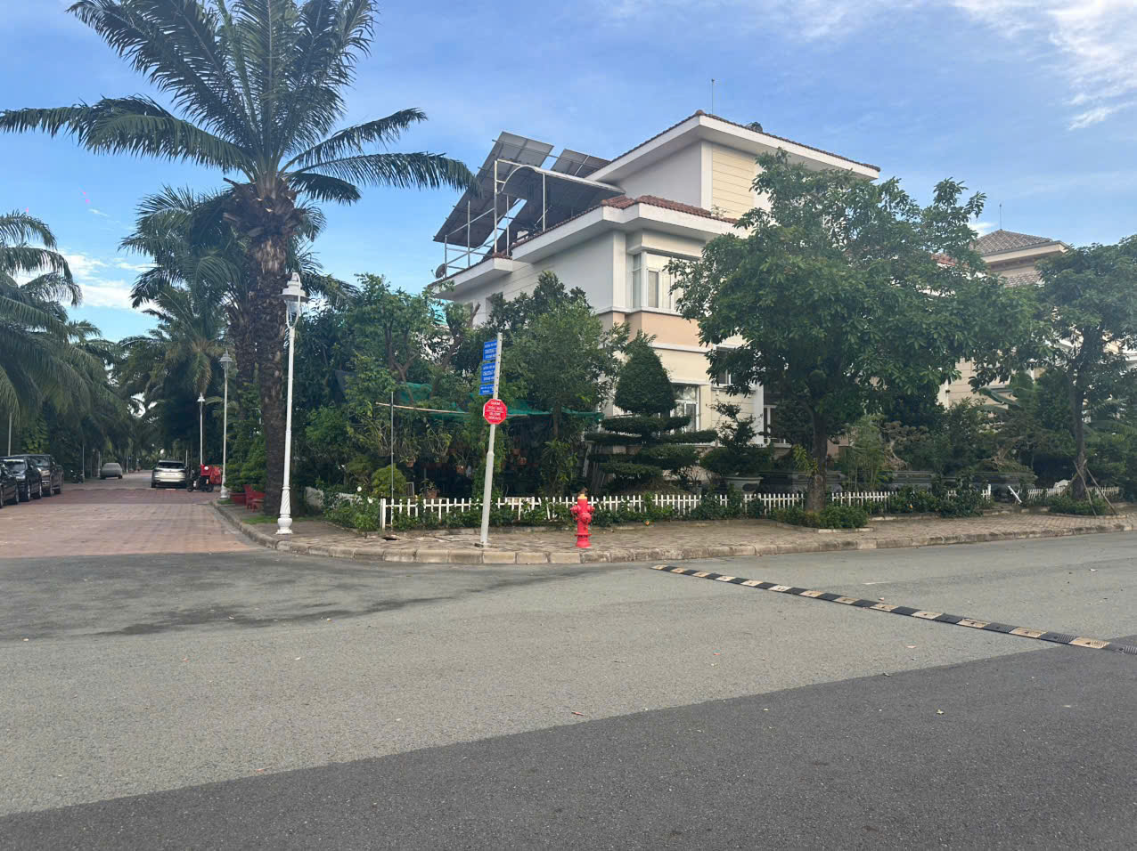 Biệt Thự Chateau Phú Mỹ Hưng – Lâu Đài Góc 3 Mặt Tiền, Giá 300 Tỷ